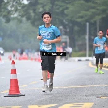 Runner Photo 7035046