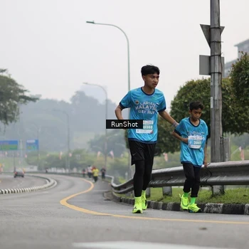 Runner Photo 7035052