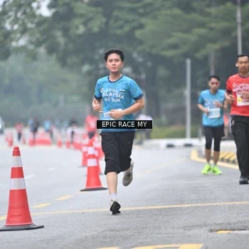 Runner Photo 7035054