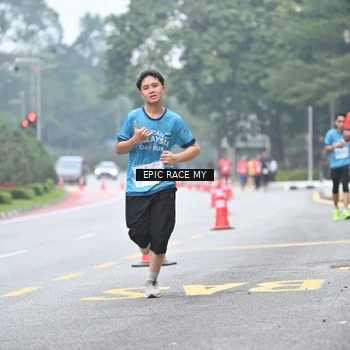 Runner Photo 7035056