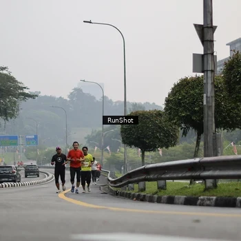 Runner Photo 7035068