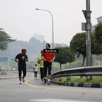 Runner Photo 7035077