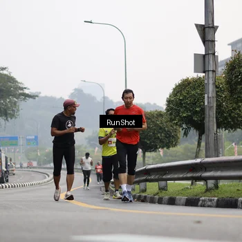 Runner Photo 7035085