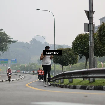 Runner Photo 7035096