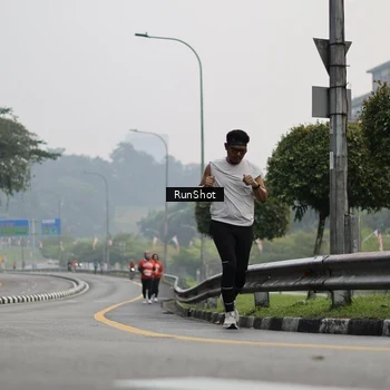 Runner Photo 7035104