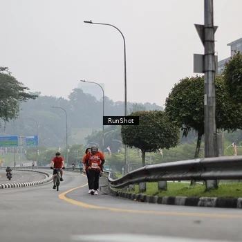 Runner Photo 7035111