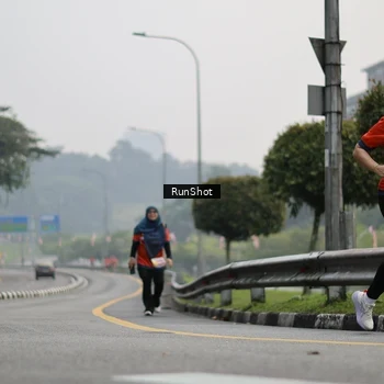 Runner Photo 7035123