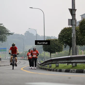 Runner Photo 7035136