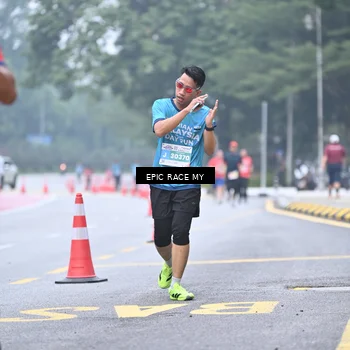 Runner Photo 7035137
