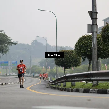 Runner Photo 7035186