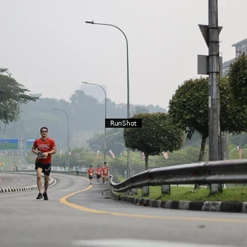 Runner Photo 7035190