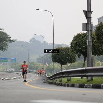 Runner Photo 7035192
