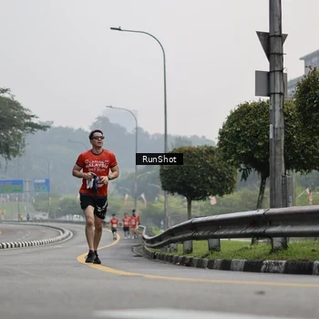 Runner Photo 7035193