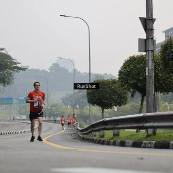 Runner Photo 7035196