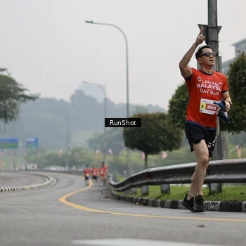 Runner Photo 7035199