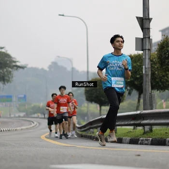 Runner Photo 7035234