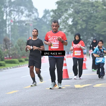 Runner Photo 7035252