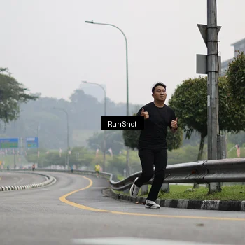 Runner Photo 7035297