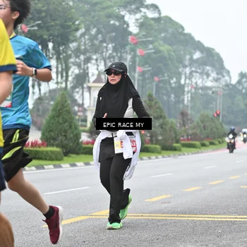 Runner Photo 7035346