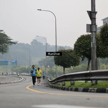 Runner Photo 7035347