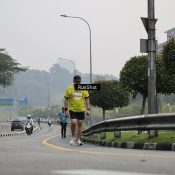 Runner Photo 7035368