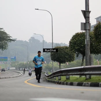 Runner Photo 7035372