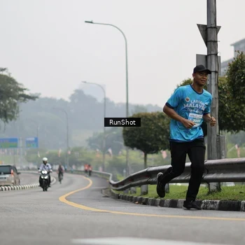 Runner Photo 7035373