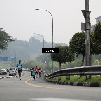 Runner Photo 7035423