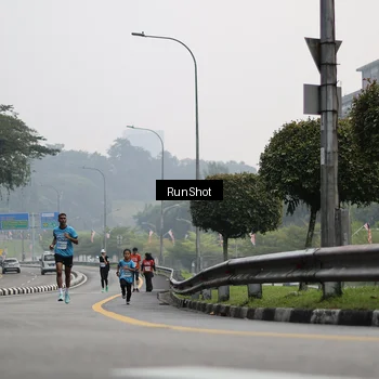 Runner Photo 7035428
