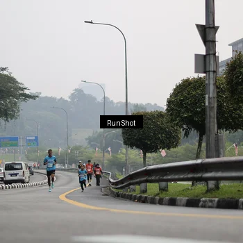 Runner Photo 7035433