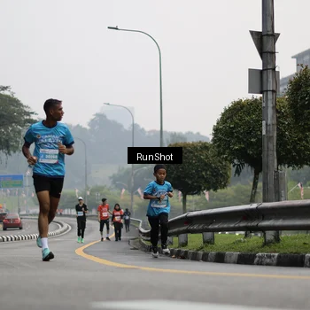 Runner Photo 7035434