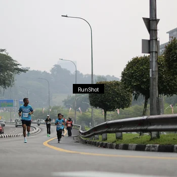 Runner Photo 7035440