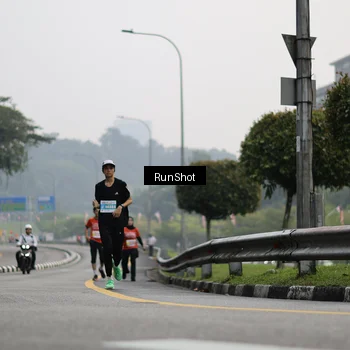 Runner Photo 7035444