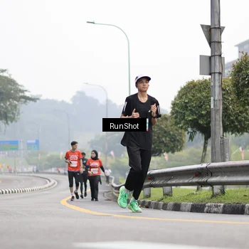 Runner Photo 7035452