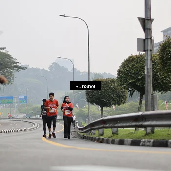 Runner Photo 7035456