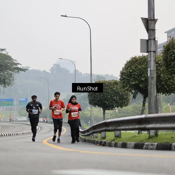 Runner Photo 7035459