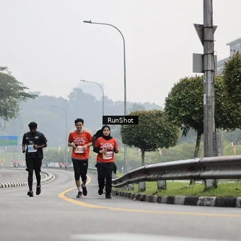 Runner Photo 7035470