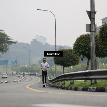 Runner Photo 7035492