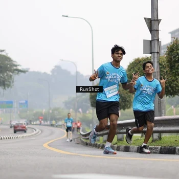 Runner Photo 7035540