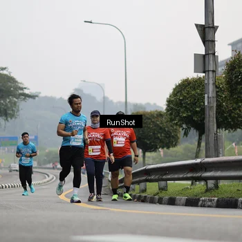 Runner Photo 7035588