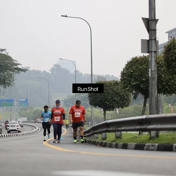 Runner Photo 7035591