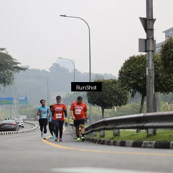 Runner Photo 7035596