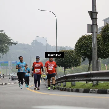 Runner Photo 7035600