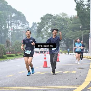 Runner Photo 7035604