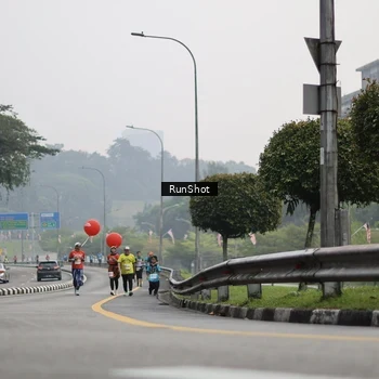 Runner Photo 7035630
