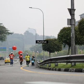 Runner Photo 7035635