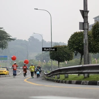 Runner Photo 7035636
