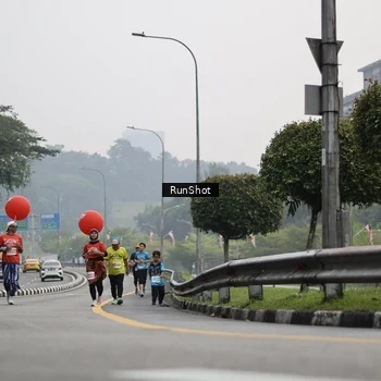 Runner Photo 7035654