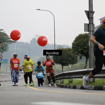 Runner Photo 7035673