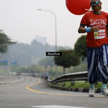 Runner Photo 7035692